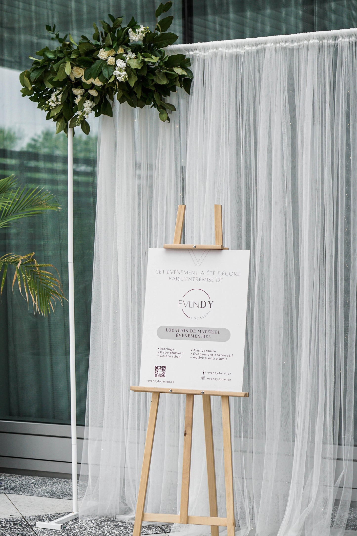 Chevalet en bois blanc